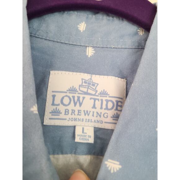 Low Tide Men’s Button Down Shirt Large Blue White Print Short Sleeve Casual - Picture 3 of 4